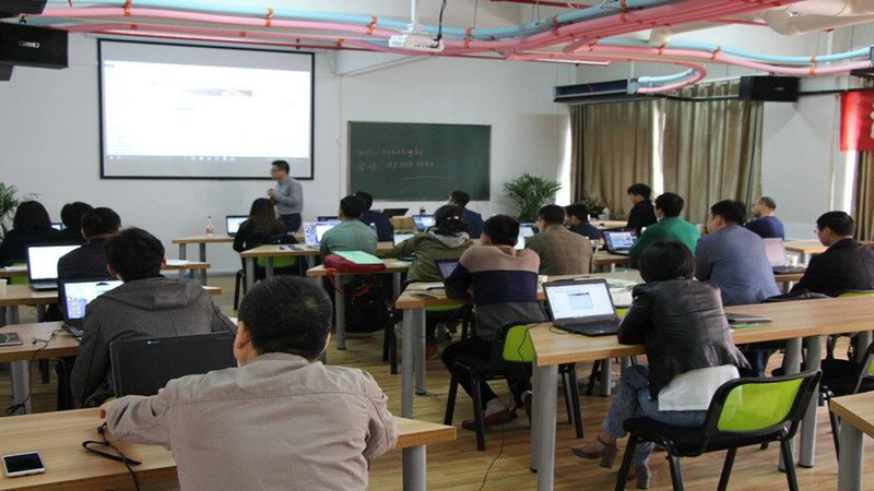 小标题：一、费用构成解析