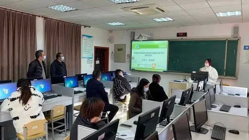 叉车培训学校哪家通过率高？揭秘叉车培训通过率背后的关键因素