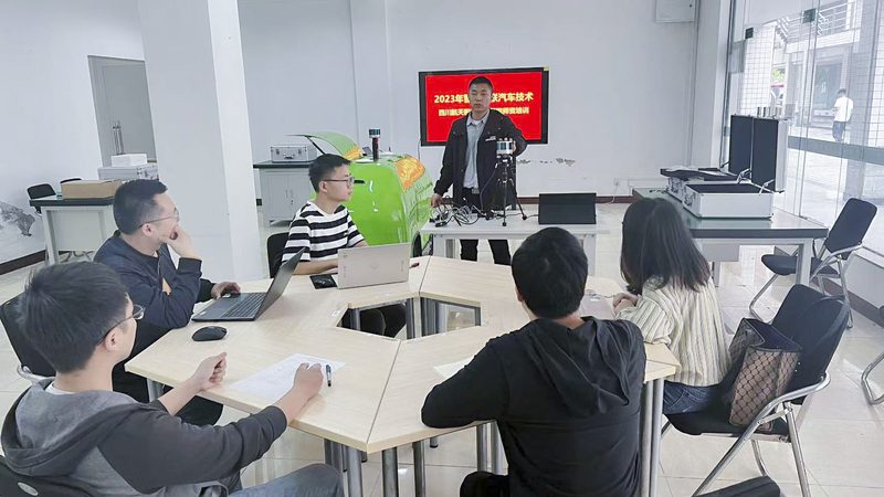 叉车培训，周末班如何选择？**