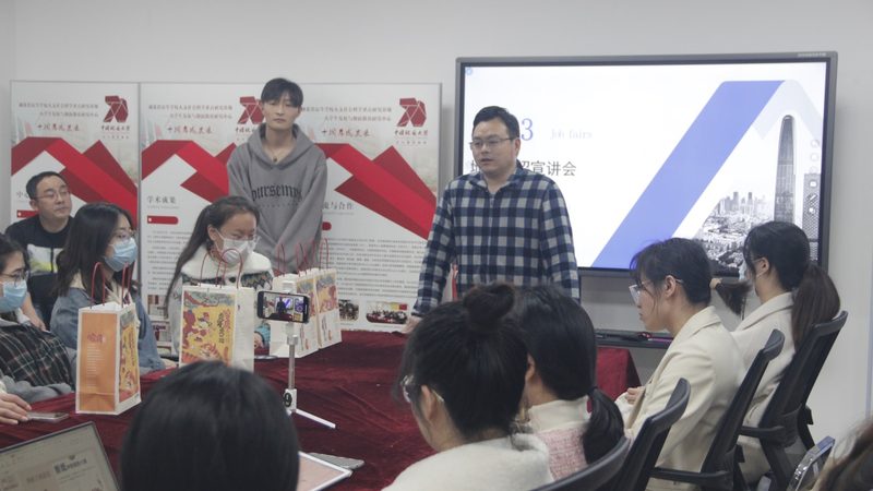 小标题：瑜伽教练培训，行业背景解读